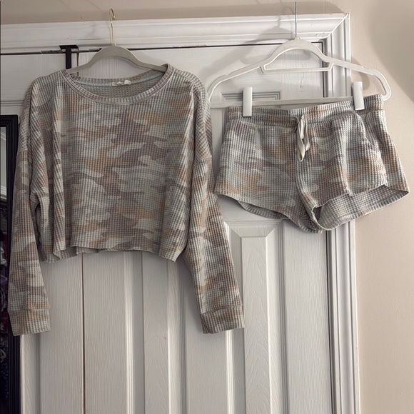 Z Supply Other - Z Supply Camo Lounge Set - Gray and Tan